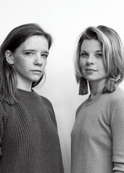 Antonia Maedel (li)-und-Lisa Mladek (c) Mato Photography