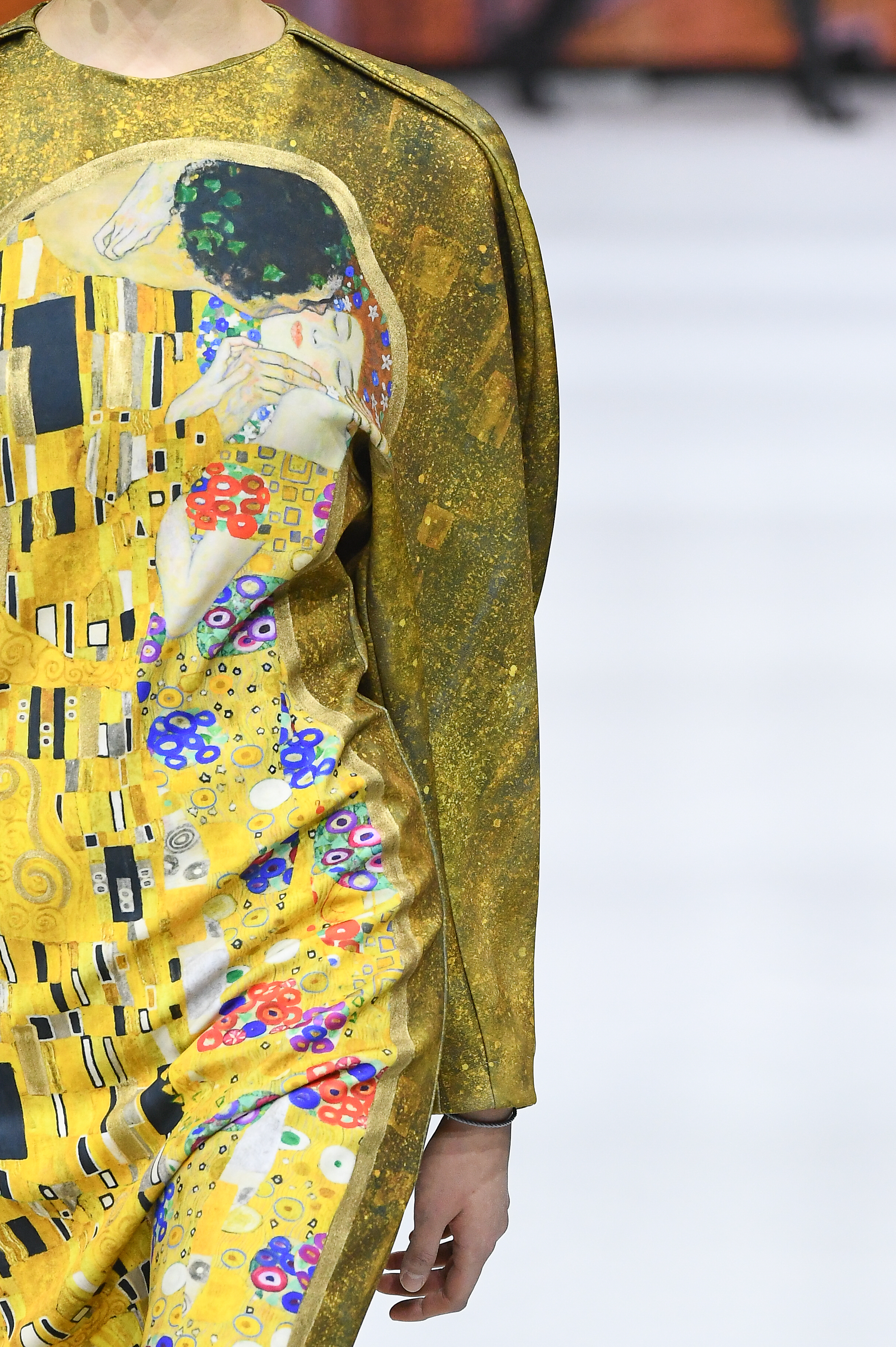 Lie Sangbong X Belvedere, der Kuss, Gustav Klimt, Südkoreanischer Designer, Modekollektion